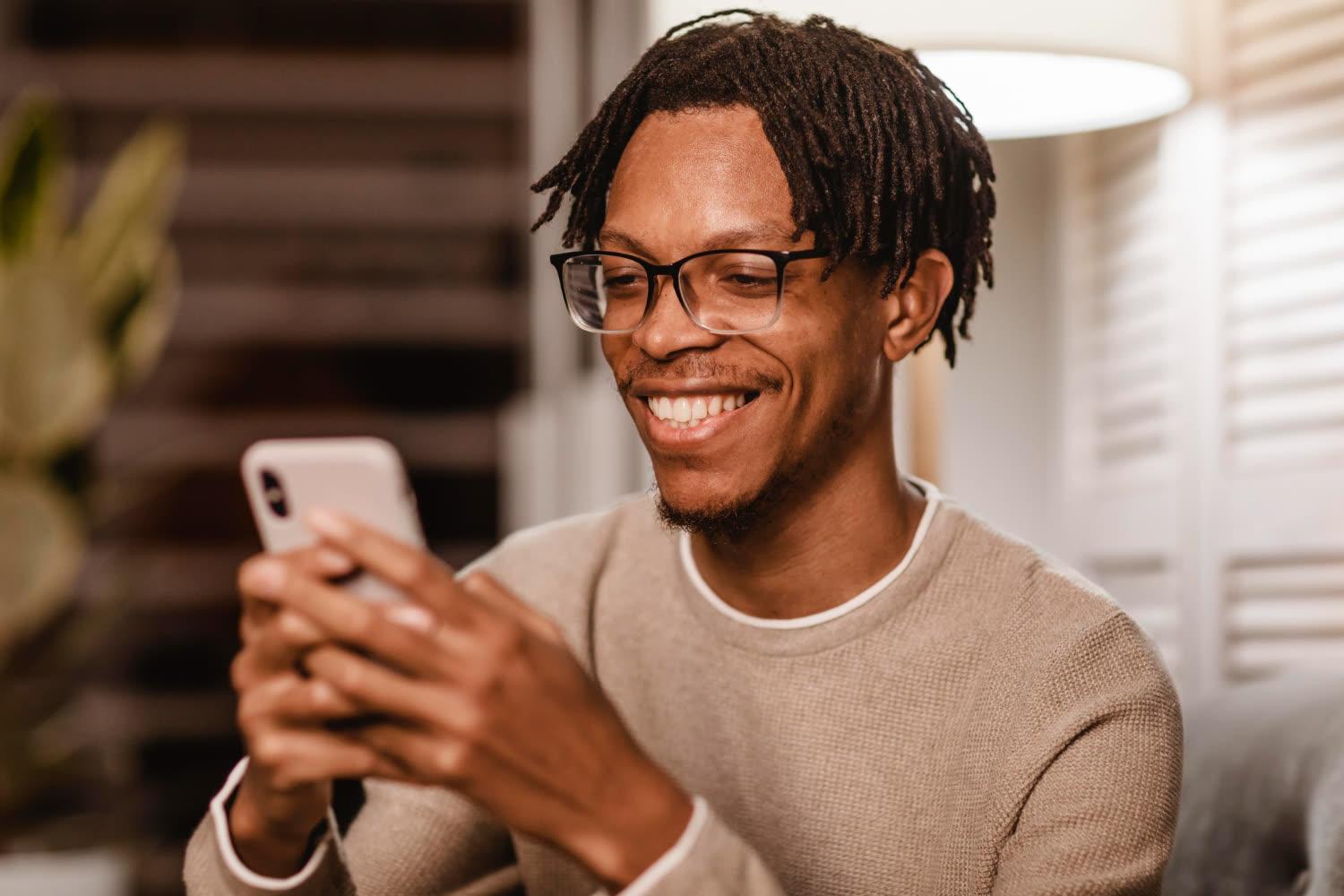 Mutual funds investor using the i-invest app